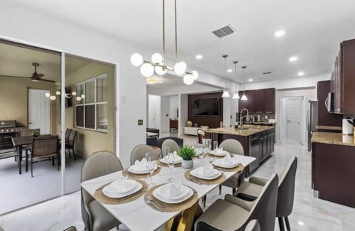 Legacy Park House | 12PPL Luxury Disney Retreat Game Room Poolnn