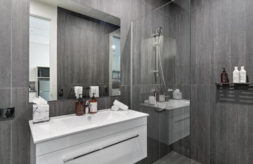 Lake Hayes Apartment | 12th Avenue Suites