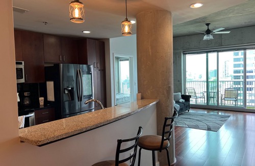 Atlantic Station Area Condo | 12th floor CONDO w/ SKYLINE VIEWS