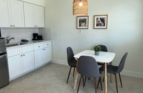 Bay Esplanade Apartment | 13 · Bay Apartment 13