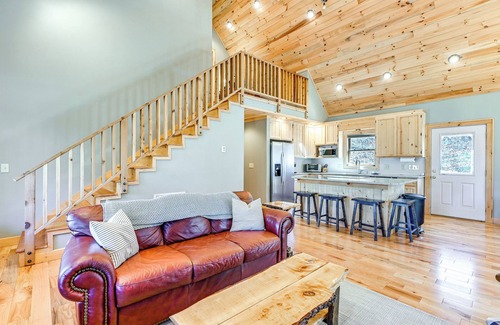 Cullowhee Cabin | 13 Mi to Cashiers: Cabin w/Wraparound Porch!