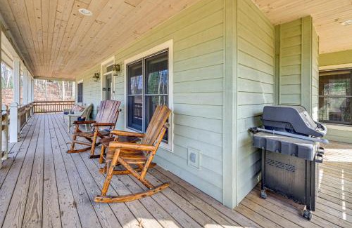 Cullowhee House | 13 Mi to Cashiers Cabin with Wraparound Porch!