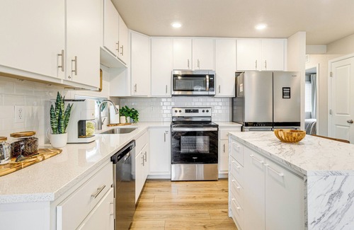 Gateway House | 13 Mi to Dtwn Denver: Spacious Home w/Balcony!