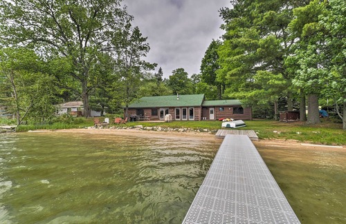 Mayfield Cottage | 13 Mi to Dtwn: Lakefront Cottage w/Dock