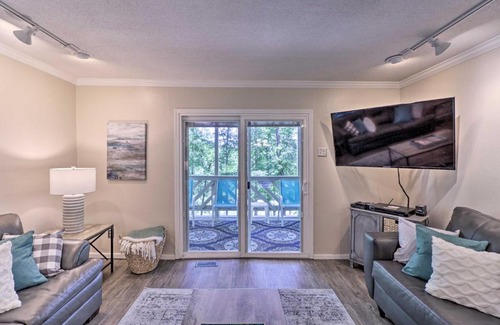 Royal House | 13 Mi to Hot Springs Serene Royal Home with Deck!