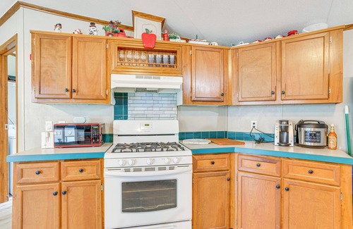 Edmond House | 13 Mi to OKC: Edmond Home w/Playground Access!