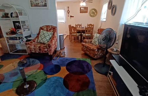Buckroe Beach House | 1300sqft, 3 blcks frm Buckroe Beach, dog friendly, 6mi coliseum/conventioncenter