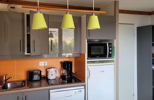 Bergers Apartment | 130m from ski slopes, 7th floor, swimming pool, sauna, balcony, tv, ski locker, 59m², Alpe d'Huez
