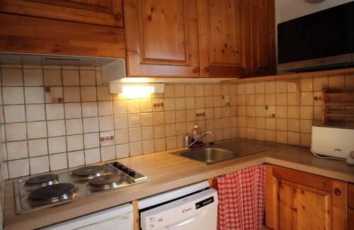 Villarodin-Bourget Apartment | 130m from ski slopes, 3rd floor, balcony, parking, tv, ski locker, 35m², La Norma