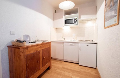Villarodin-Bourget Apartment | 130m from ski slopes, 5th floor, balcony, parking, tv, ski locker, 28m², La Norma