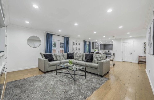 Northridge House | 132 Stunning Modern Family Home Pool and Spa