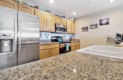 Washington Condo | 1333 A Pleasant Surprise with a peak-a-boo view!