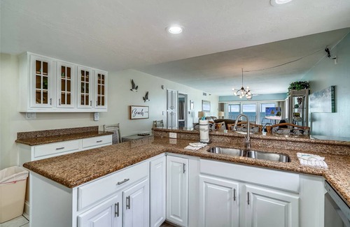 Madeira Beach Condo | 135 m² Condo ∙ 2 bedrooms ∙ 6 guests