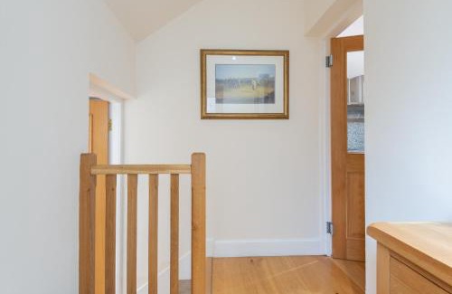 St. Andrews Apartment | 138 North Street - luxury 2 bed 2 bath with secret garden, summerhouse, putting green