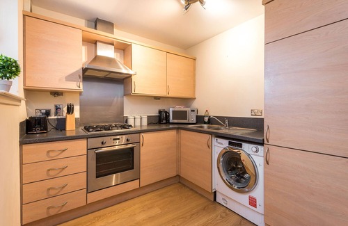 Seafield Apartment | 14/8 Hawkhill Close