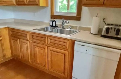 Rogers Apartment | 14 Guest, 7 Bed, 4 BR, Lakefront Cabin w/Hot Tub