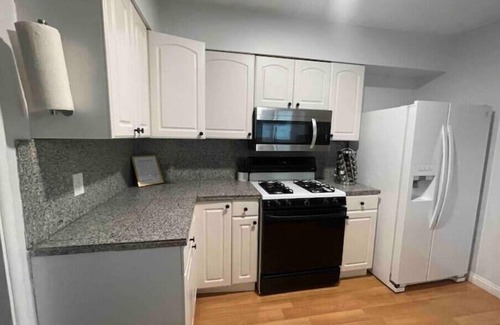 North Central House | 14-Min Walk to Rose Bowl-Centrally located-Safen