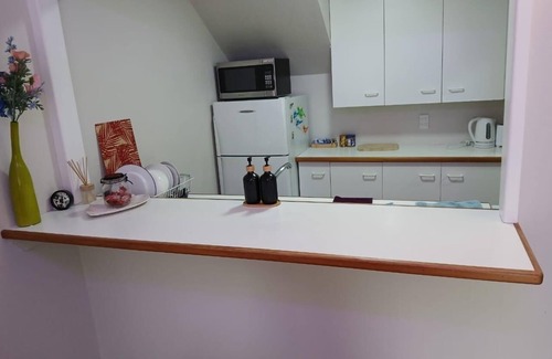 Lower Hutt House | 14 Minutes to the ferry! Five bedrooms with a yard, an office room, and more!