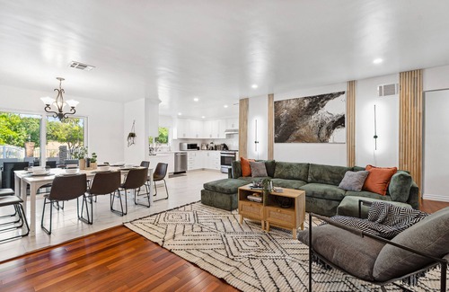 Reseda House | 14 ppl Estate w/Pool. Near Universal Studios!