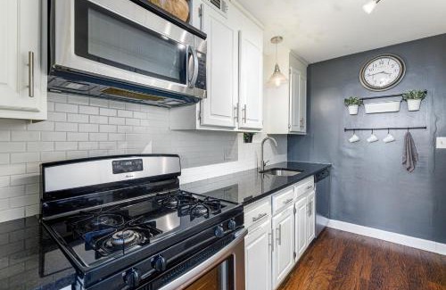 Downtown Atlanta Apartment | 1406 Spacious modern, Fast WiFi, 1 FREE Parking