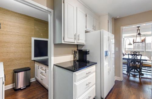 Downtown Atlanta Apartment | 1406 Spacious modern, Fast WiFi, 1 FREE Parking