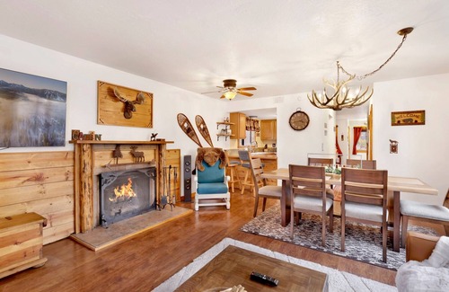 Eagle Mountain Estates Cabin | 1411-inn Between Pines 2 Bedroom Chalet by RedAwning