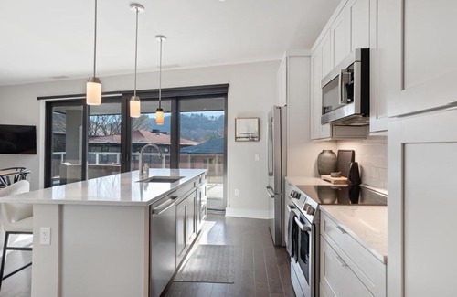 Downtown Asheville House | 145 Biltmore Ave Unit 304