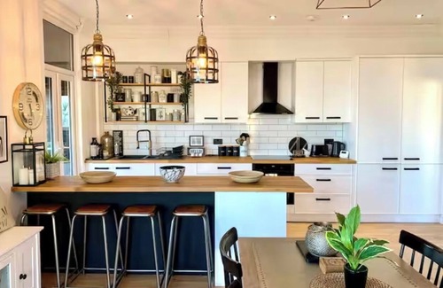 Worthing Apartment | 147 By The Sea - Opposite the Beach with Stunning Sea Views + Parking