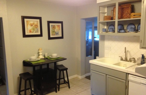 Garden District House | 149 Fall Special ~ Downtown Cd’A Bungalow ~ Comfortable ~ Convenient