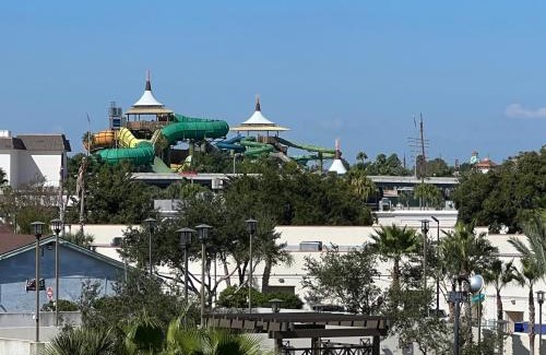 Southwest Orlando Apartment | 15 - Amazing Vulcano Bay - Universal View