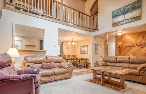 Deer Park House | 15 Lupine Lane