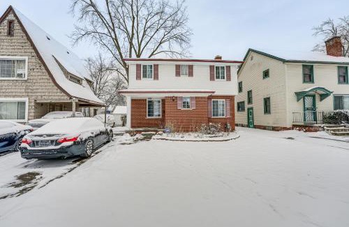 North Rosedale Park House | 15 Mi to Dtwn Detroit Cozy Family Home with Yard!
