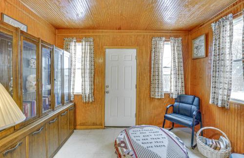 North Rosedale Park House | 15 Mi to Dtwn Detroit Cozy Family Home with Yard!