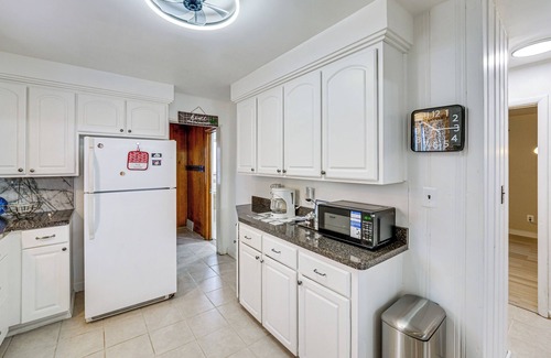 Detroit House | 15 Mi to Dtwn Detroit: Cozy Family Home w/Yard!