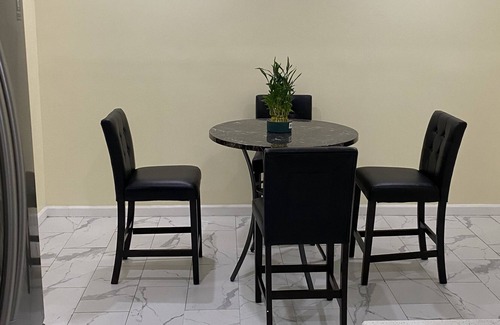 Canarsie House | 15 min from JFK! Cozy, stylish 3 bedroom!