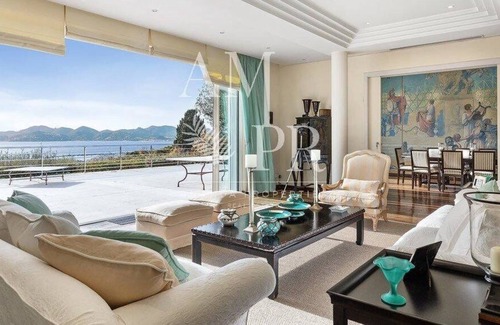 Cannes City Centre Villa | 15 min from the Croisette Panoramic Sea View - Cannes Californie - sleeps 12