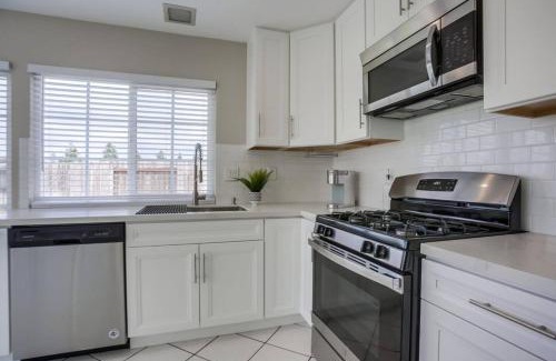 Mira Mesa House | 15 Min from Torrey Pines State Beach and Golf