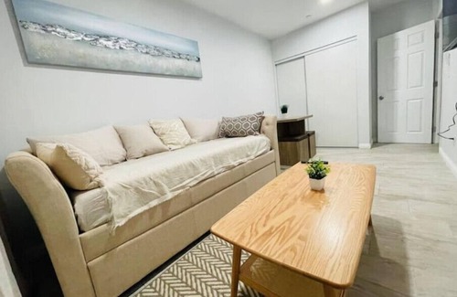 North Central House | 15 Min. Walk to Rose Bowln