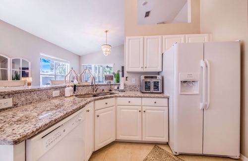 Ridgewood Lakes House | 15 mins to Disney, Heated Pool, King Beds, Golf