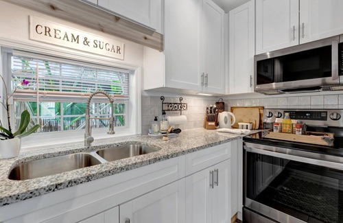 Largo House | 15 Mins to the Beach + Private Pool/Luxe Largo Home – Book Now!