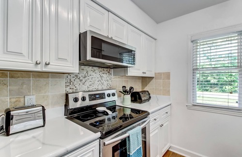 Savannah House | 15 Mins to Tybee&Downtown! Fenced Yard & Firepit