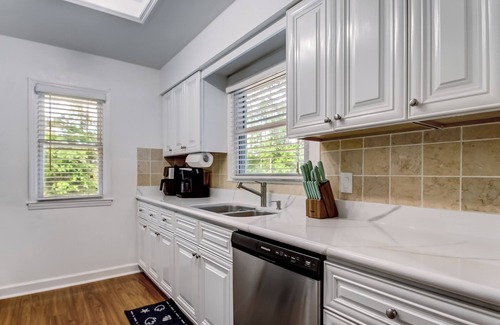 Savannah House | 15 Mins to Tybee&Downtown! Fenced Yard & Firepit