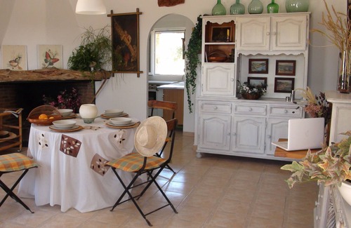 Almodovar del Rio House | 15 minutes from Cordoba stone house in meadow of 120 Ha with small castle