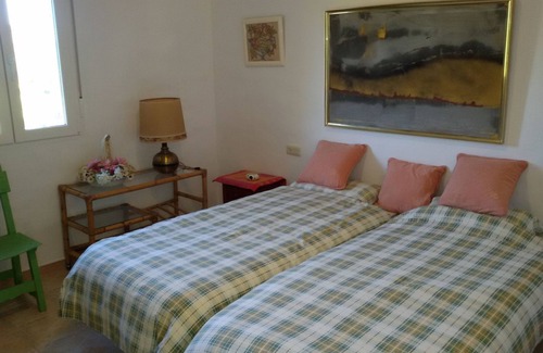 Almodovar del Rio House | 15 minutes from Cordoba stone house in meadow of 120 Ha with small castle