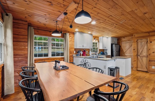 Leicester Cabin | 15 MINUTES FROM ASHEVILLE! Secluded peacefull LOG CABIN
