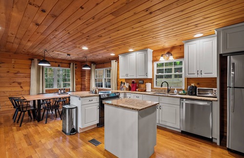 Leicester Cabin | 15 MINUTES FROM ASHEVILLE! Secluded peacefull LOG CABIN