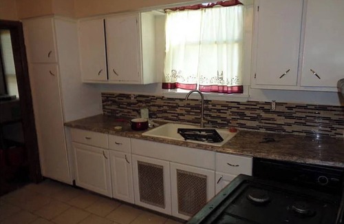 Wilkinsburg House | 15 minutes from Downtown, PNC Park, 5 minutes from Monroeville