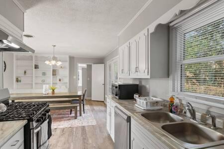 Montgomery House | 15 Minutes from Downtown Welcome to Woodbridge
