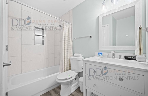 Biloxi Condo | 15 Oak Shores STUDIO Just a short walk to the beach.