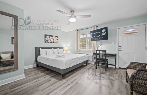 Biloxi Condo | 15 Oak Shores STUDIO Just a short walk to the beach.